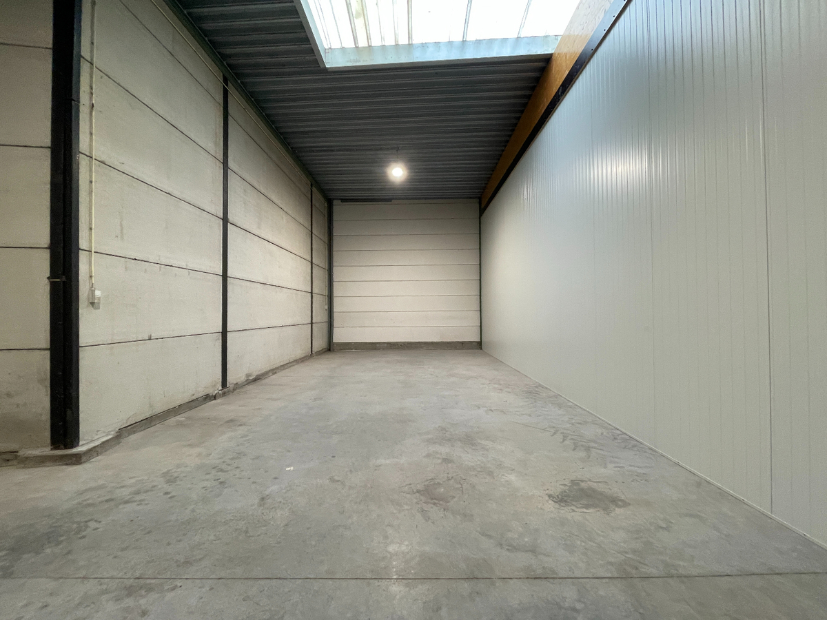 Ruime loods van 198 m² te Ooigem 