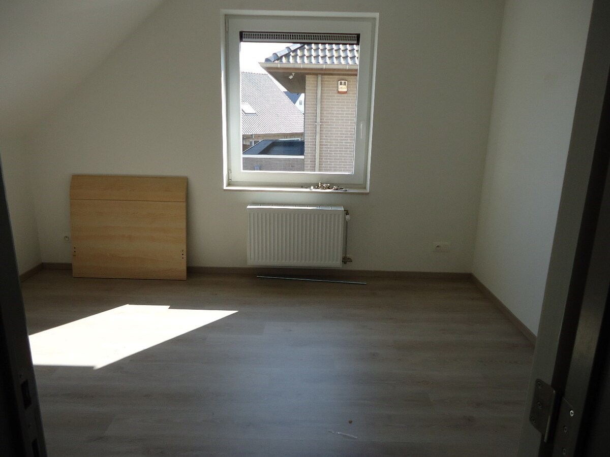 Ruime nieuwbouwwoning met zongerichte tuin en 3 slaapkamers 