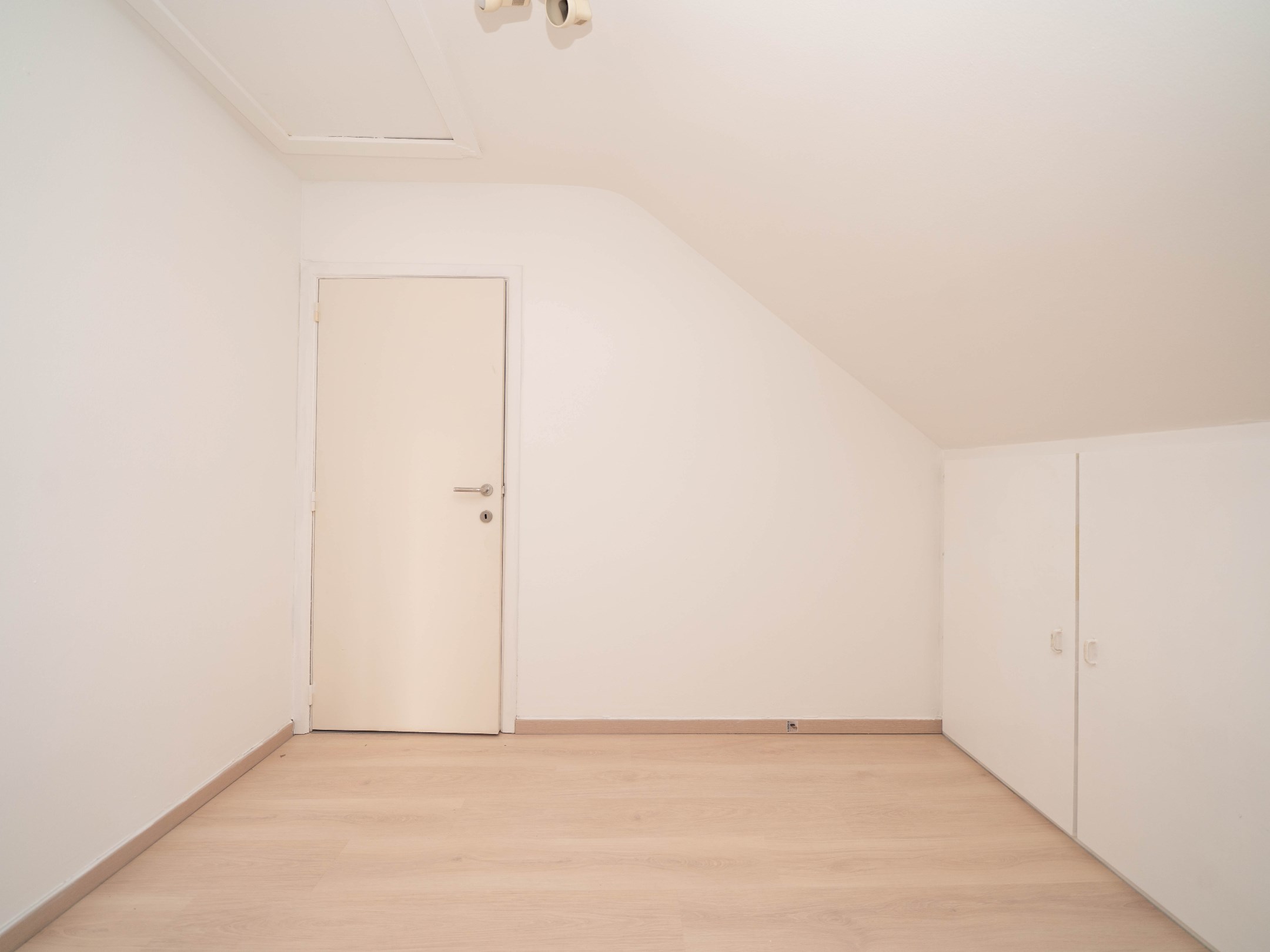 Ruim (102m²) 2-kamer appartement in kleinschalig gebouw 