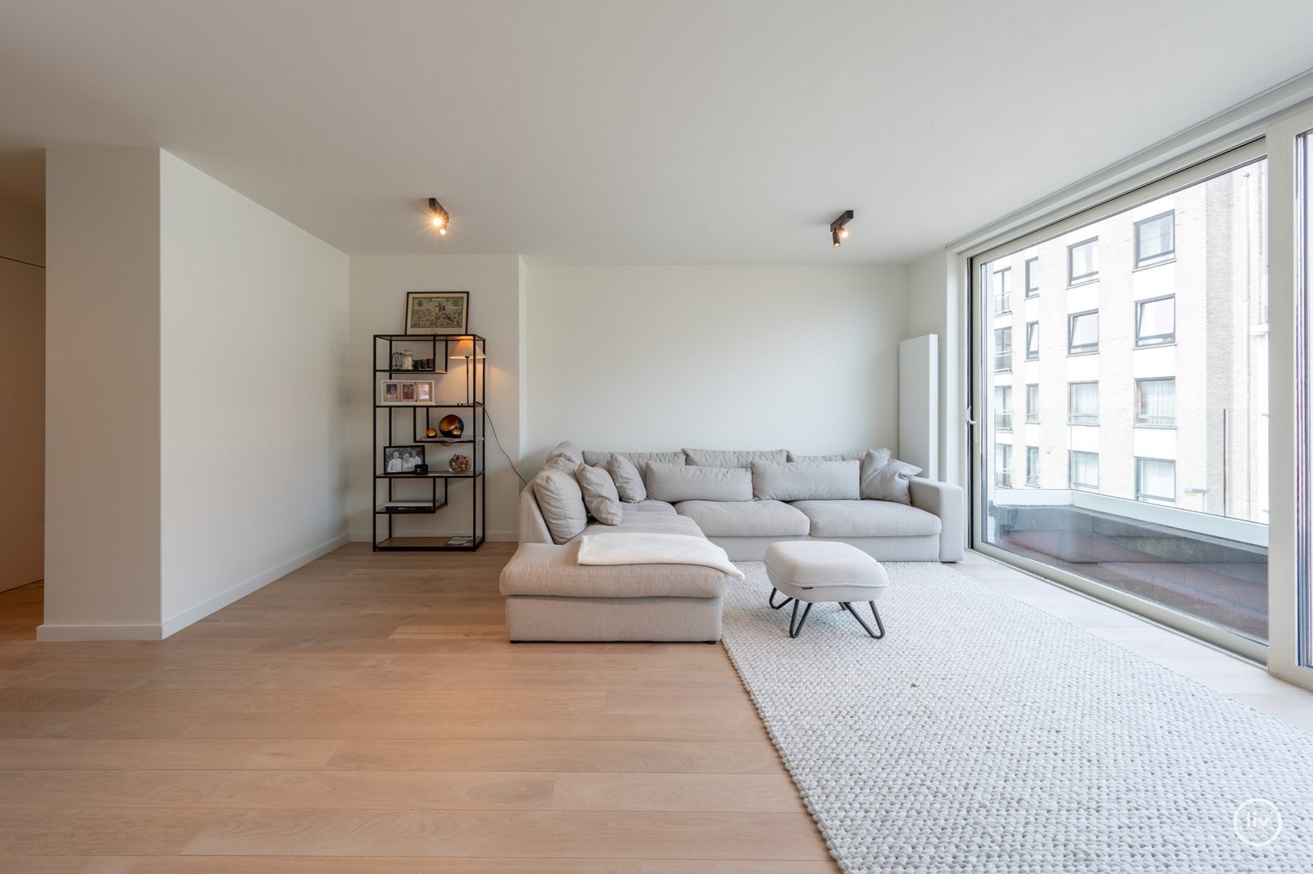 Magnifique triplex spacieux (199 m2) dans une rue adjacente à l'avenue Lippens, à proximité de la digue à Knokke. 