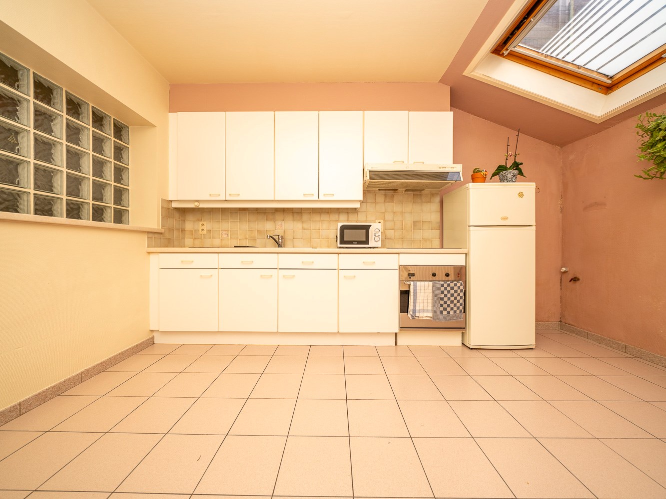 Veelzijdig hoekpand in het centrum van Schepdaal 