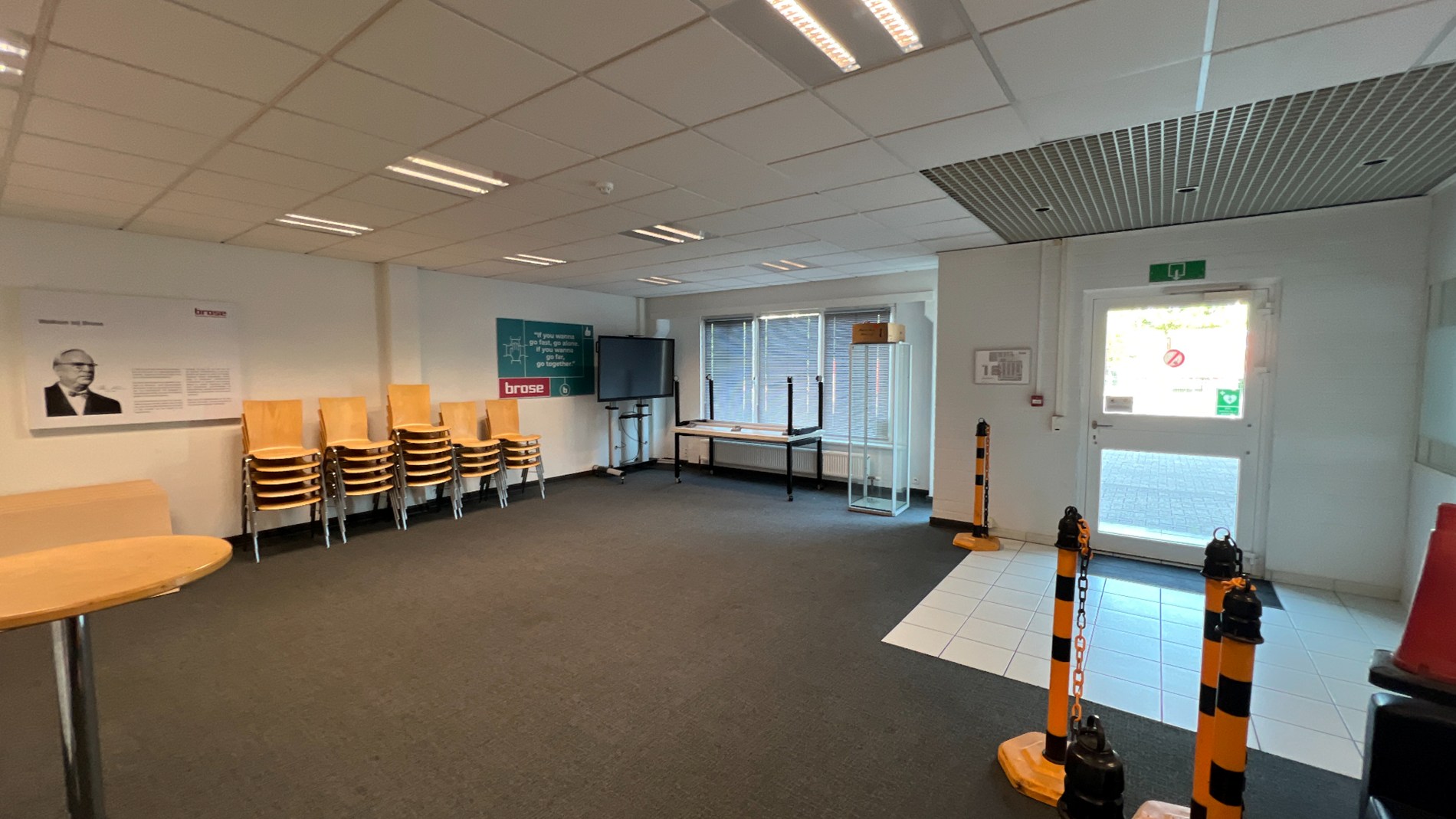 Opslagruimtes met burelen te huur in de haven van Gent