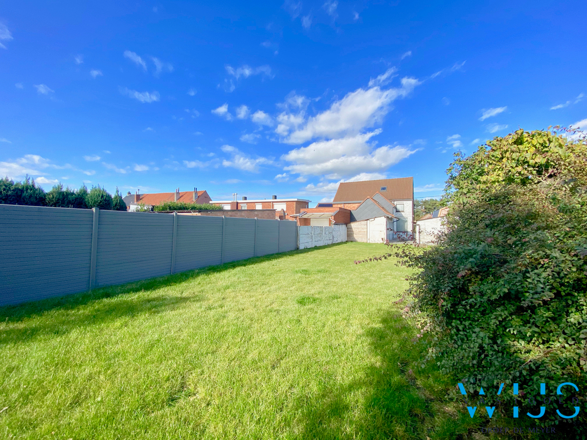 Op te frissen woonhuis op een mooi perceel te Ertvelde ! 