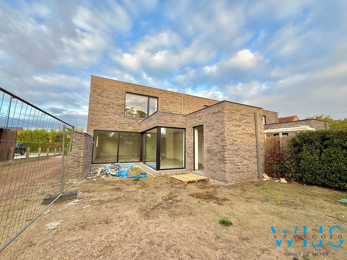 Nieuwbouw woning met 4 slaapkamers te Boekhoute ! 