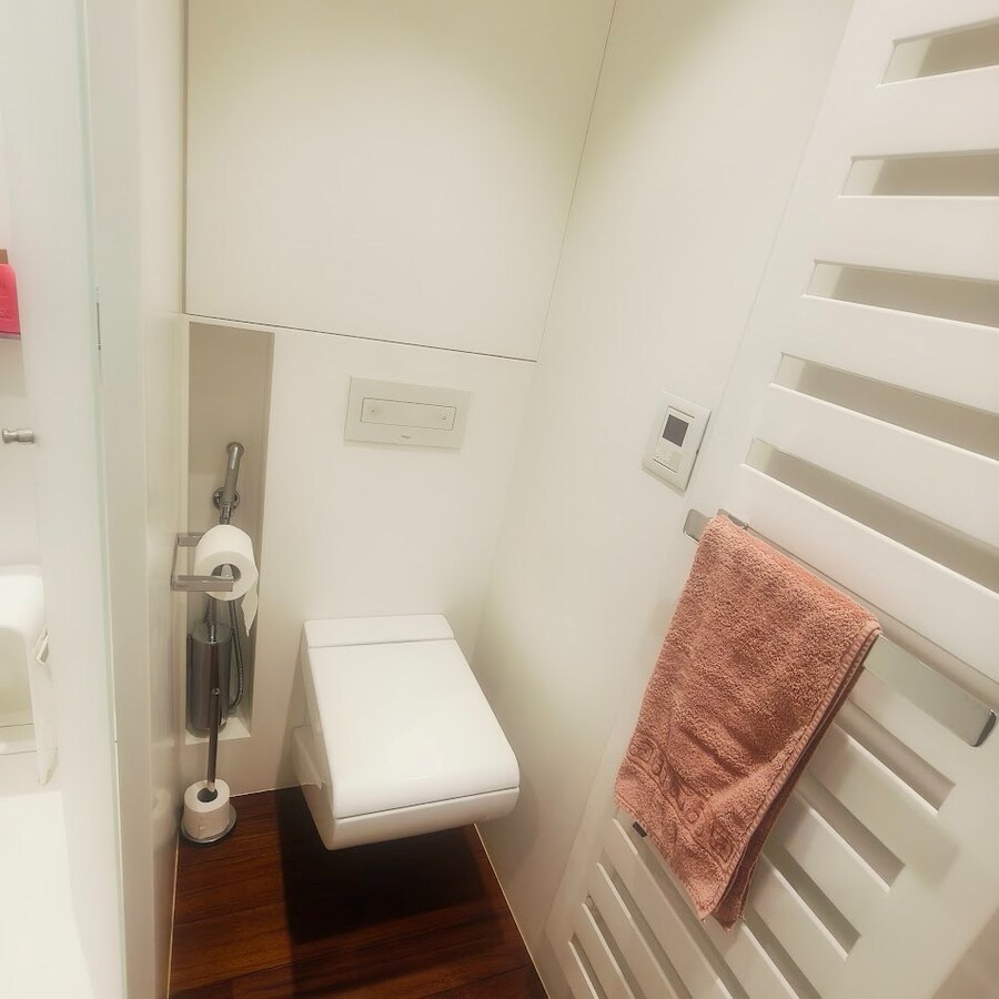 Instapklaar bemeubeld hoekappartement met 2 slaapkamers te koop in Oostende 