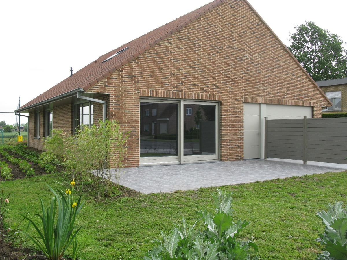 Rustig gelegen, energiezuinige gelijkvloerswoning met garage 