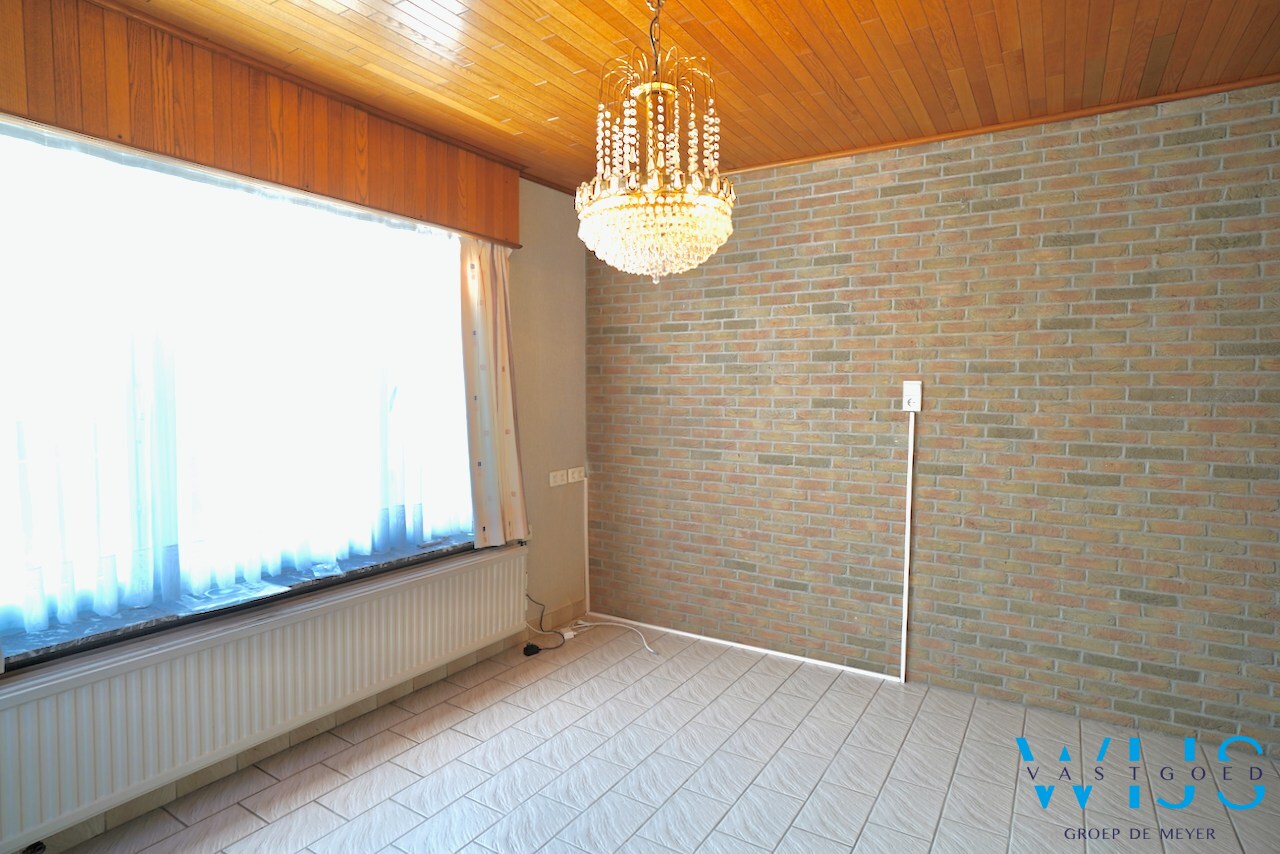 Halfopen bebouwing met vernieuwd dak en topligging in hartje Evergem ! 