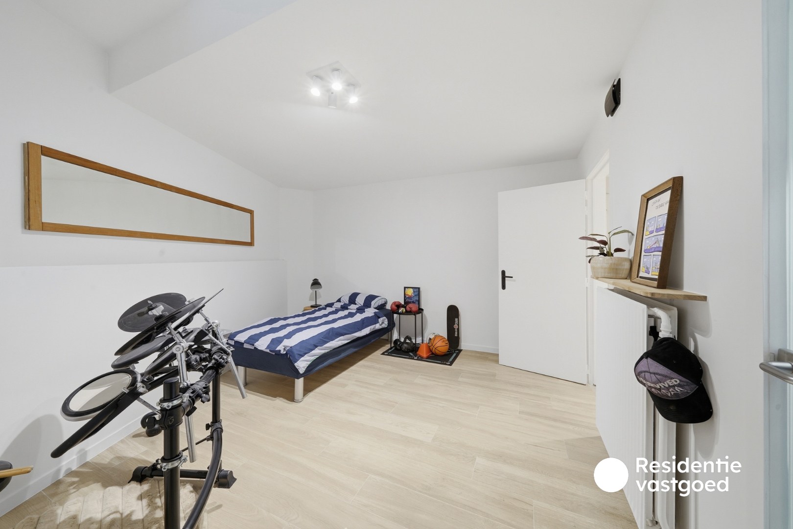 Gelijkvloers en gerenoveerd appartement met garage in Oostende 