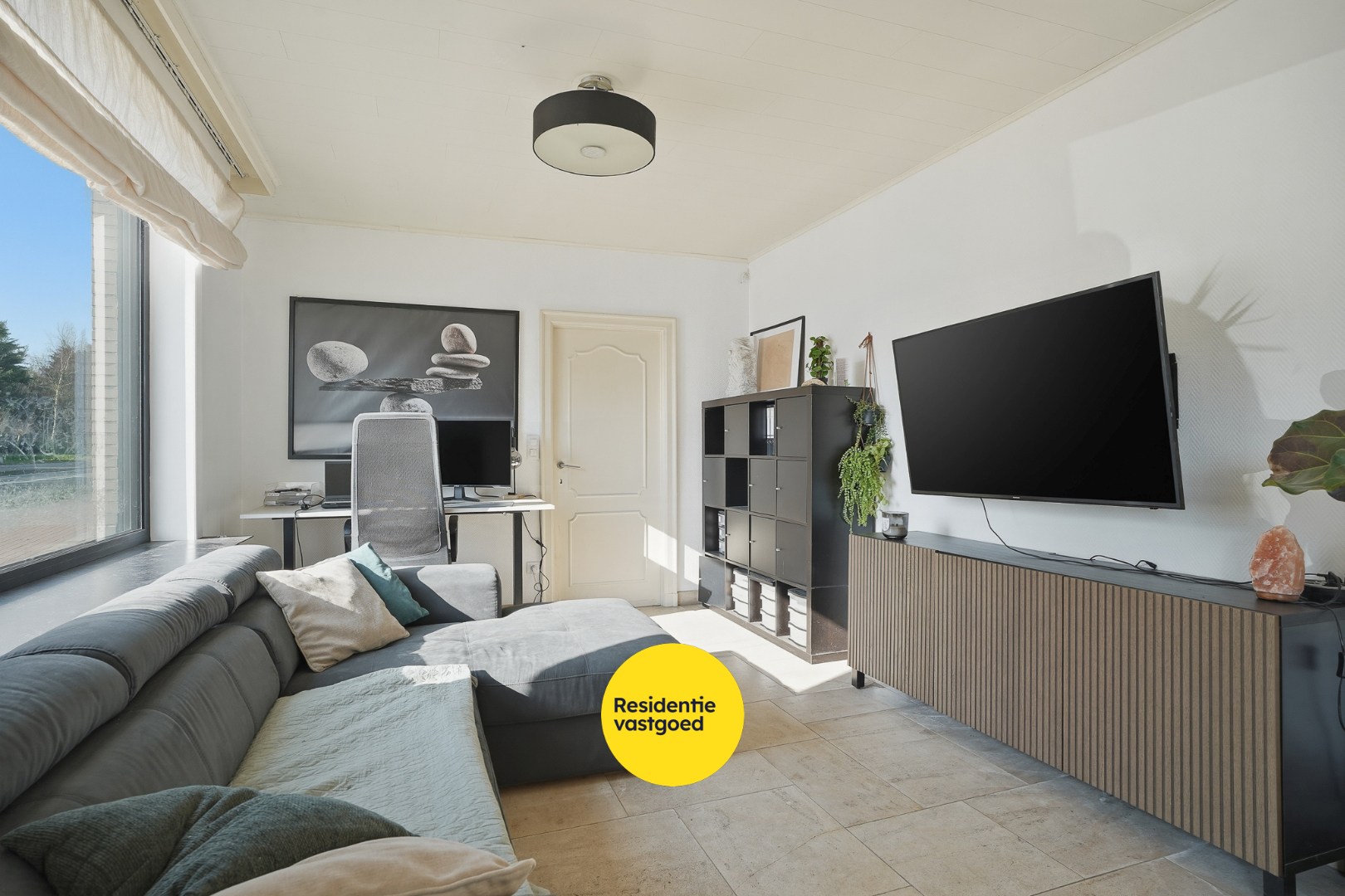 Ruime hoekwoning in het centrum van Eernegem 