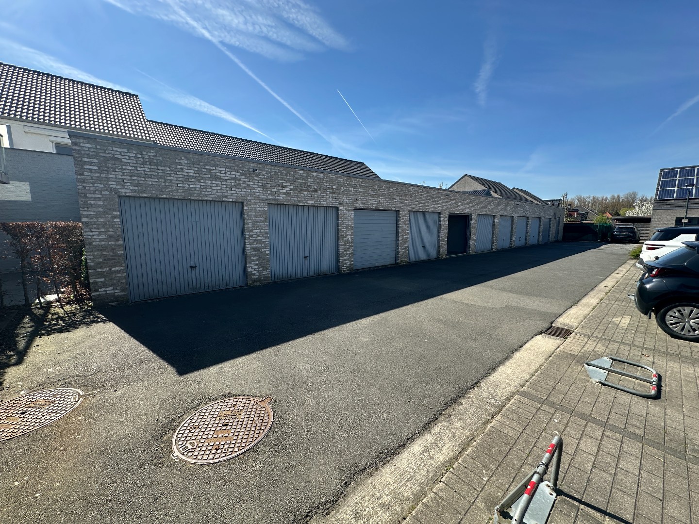 Instapklaar 2-slp appartement met terras én garage, Torhout Wijnendale 