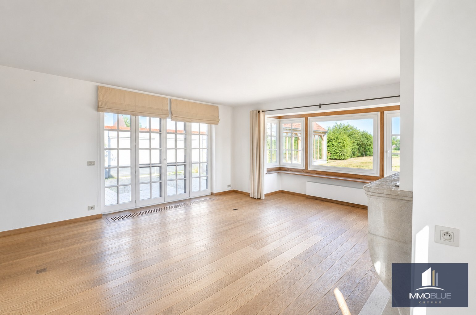 Tijdloze villa met uitzonderlijke vergezichten op een residentiële locatie. 