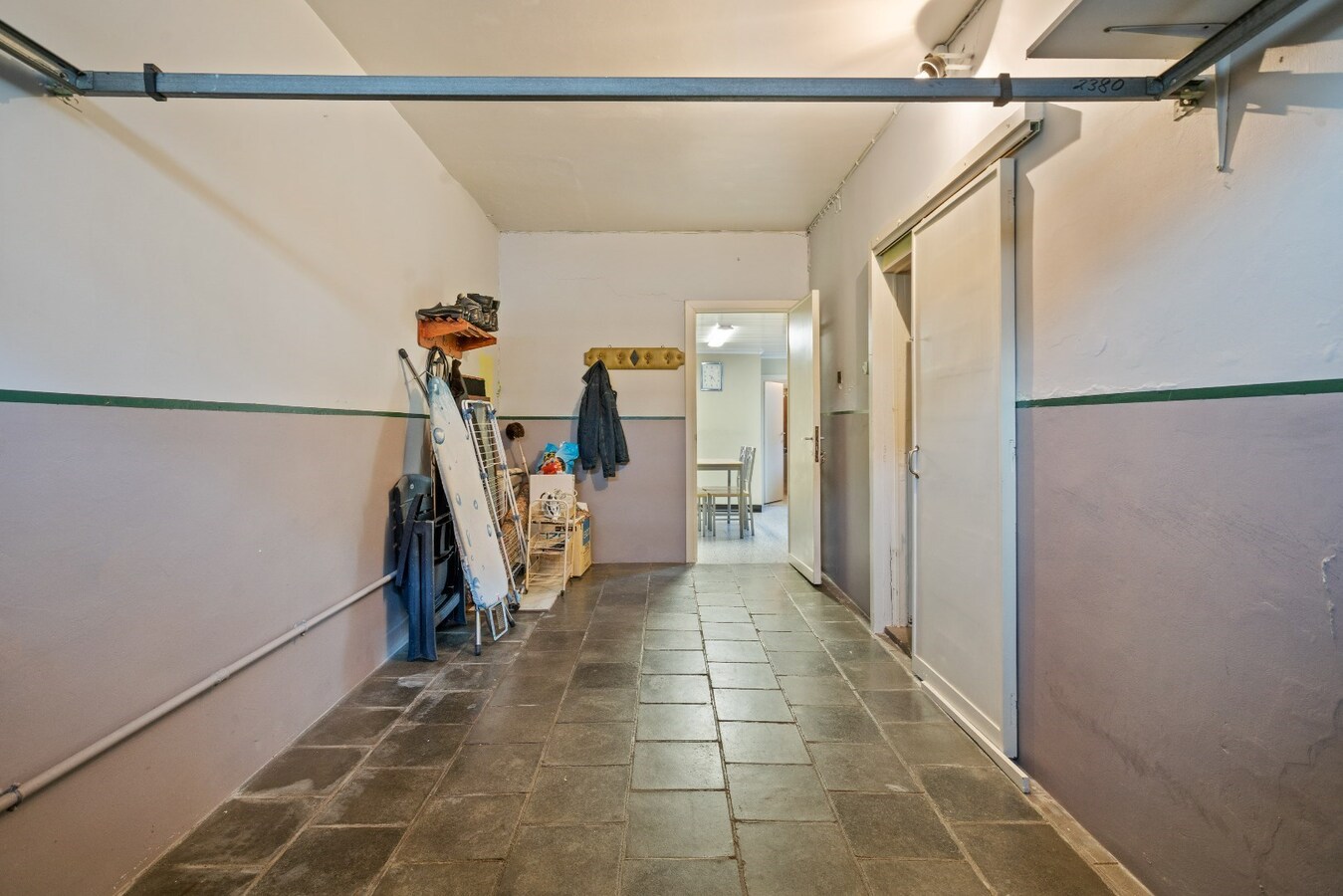 Degelijk gebouwde woning met drie ruime slaapkamers 