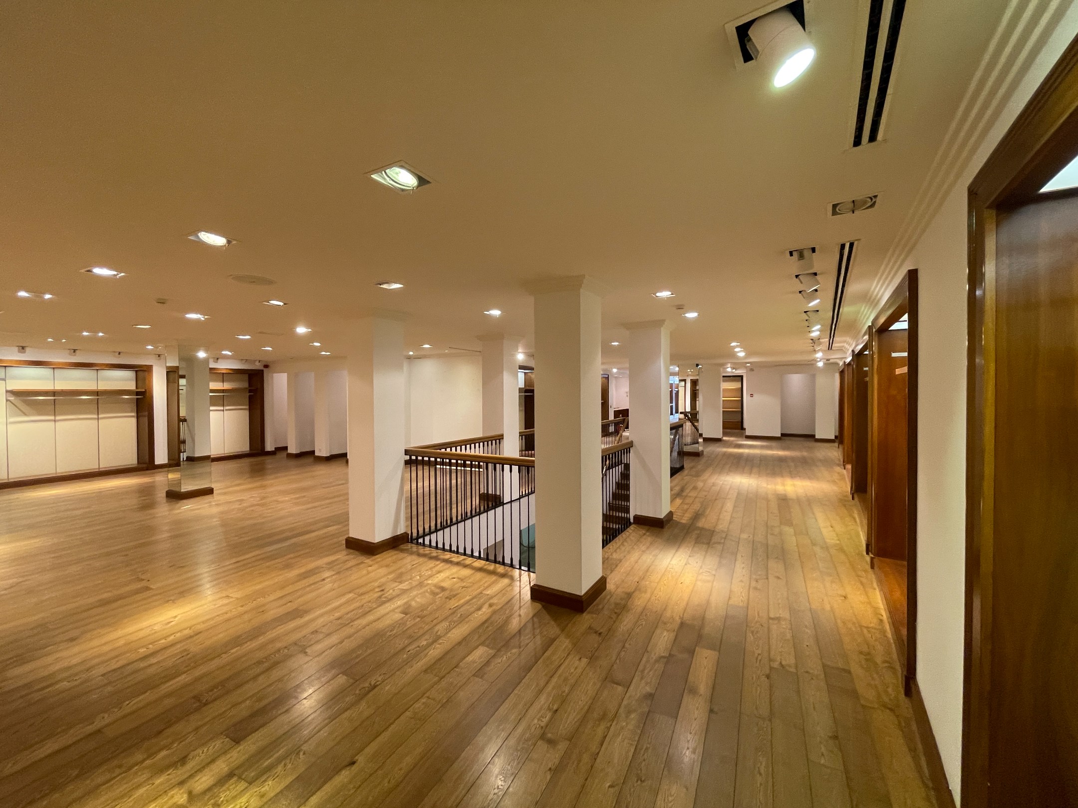 Local commercial exclusif à louer - emplacement de choix sur la Place m’as-tu-vu, à Knokke. POP-UP possible ! 