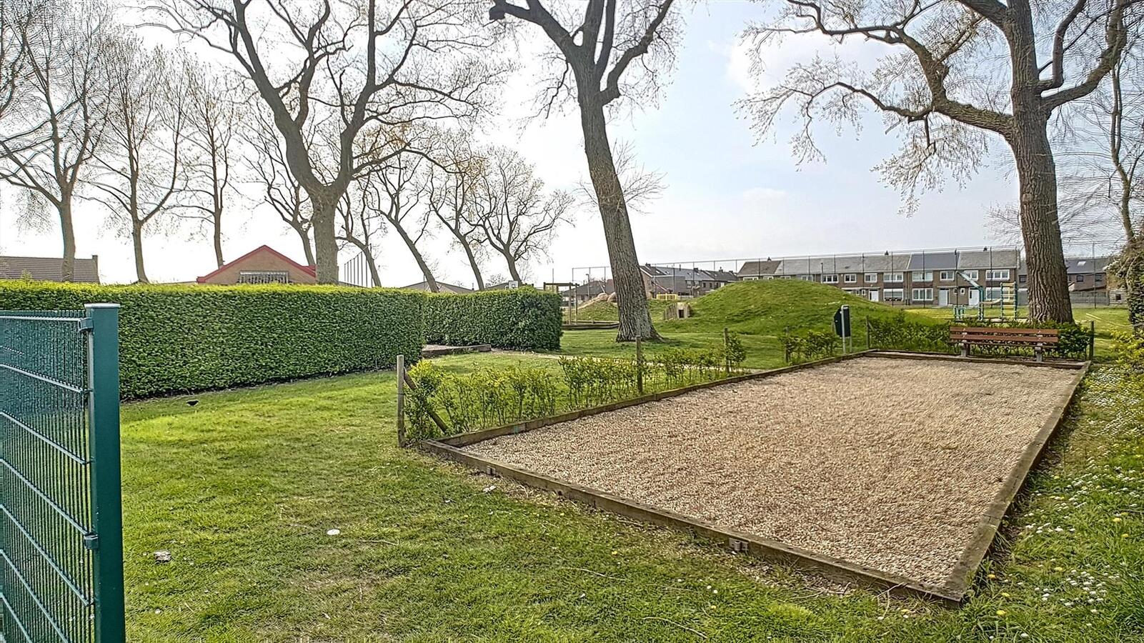 Gezinswoning met drie slaapkamers, terras en uitweg achteraan - Zwankendamme 