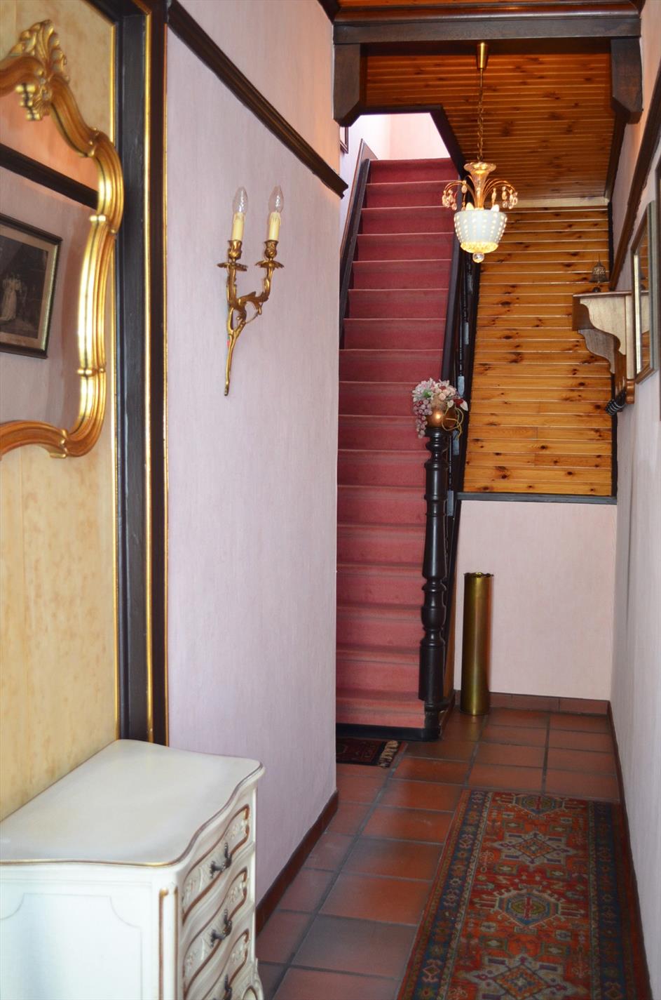 Rijwoning met 2 slpks,  ruime zolder (mogelijk 3de slpk)  &amp; zonnige tuin te Eeklo 