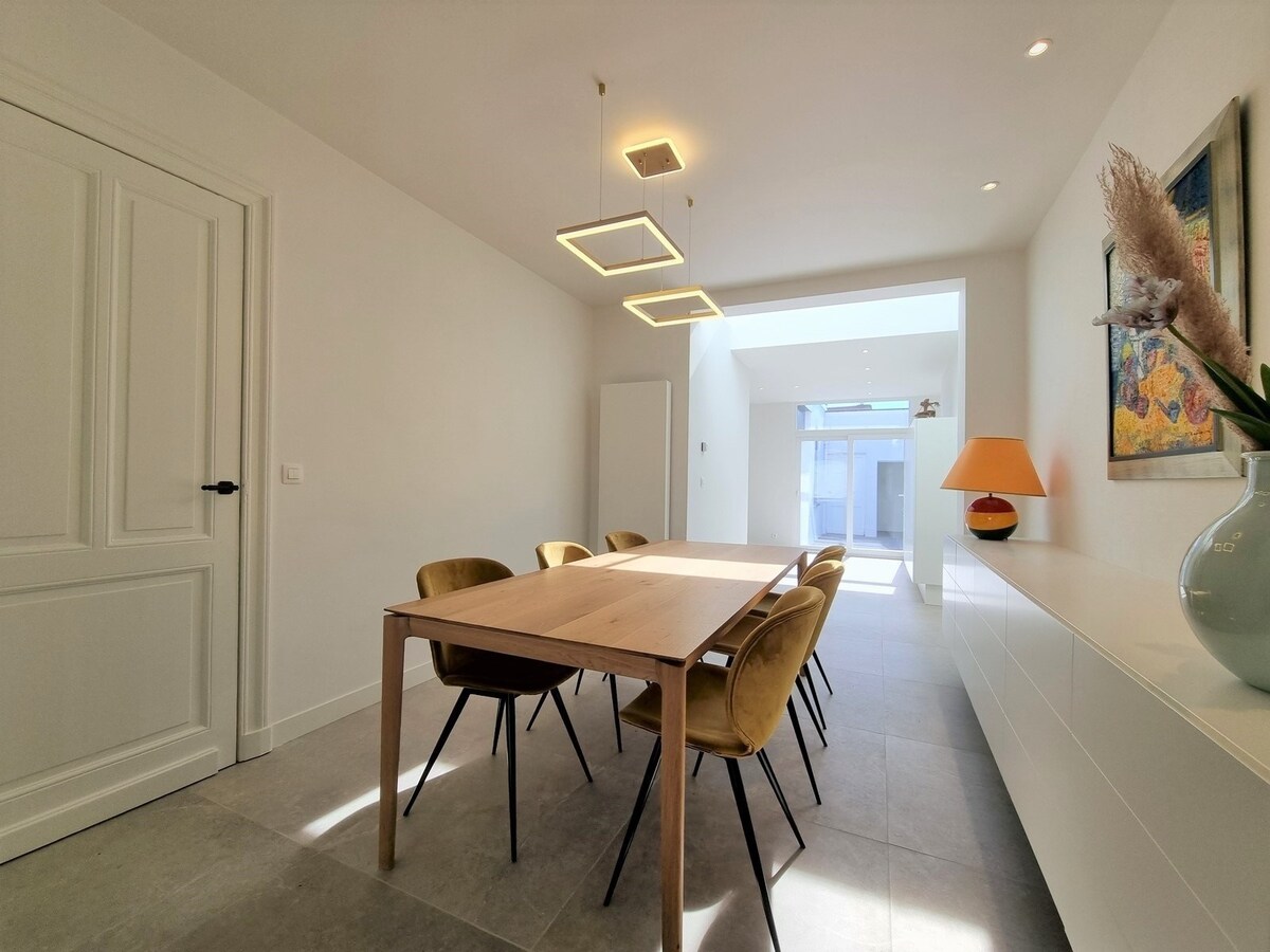 Volledig gerenoveerde woning met garage vlakbij het strand - Heist 