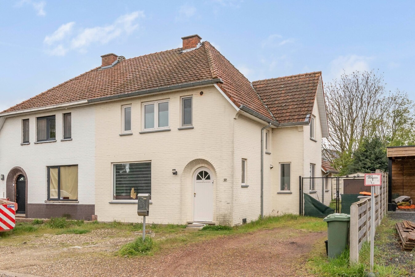 Ruime gerenoveerde woning met tuin en 3 slaapkamers in Dilsen-Stokkem. 
