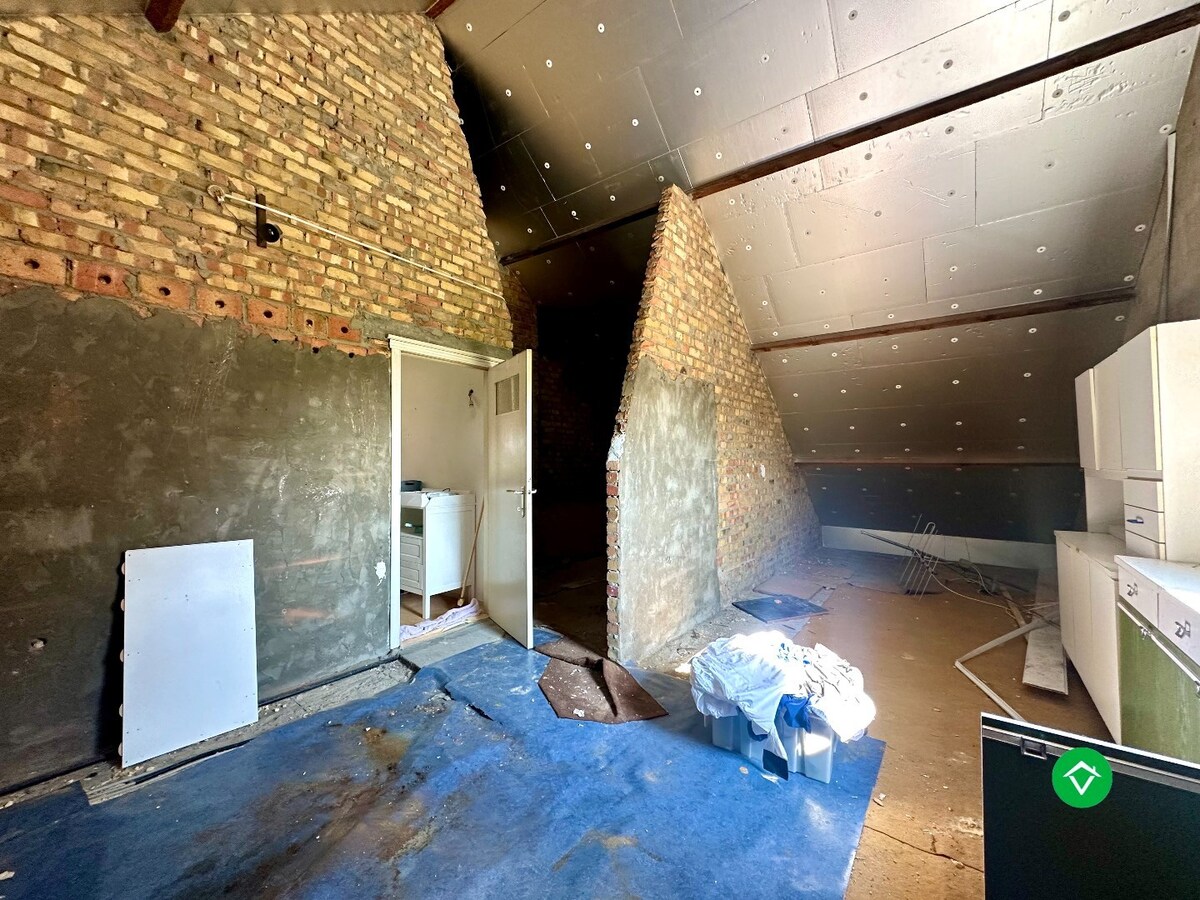 Ruime gezinswoning op perceel van 1126 m²  - tal van mogelijkheden! 