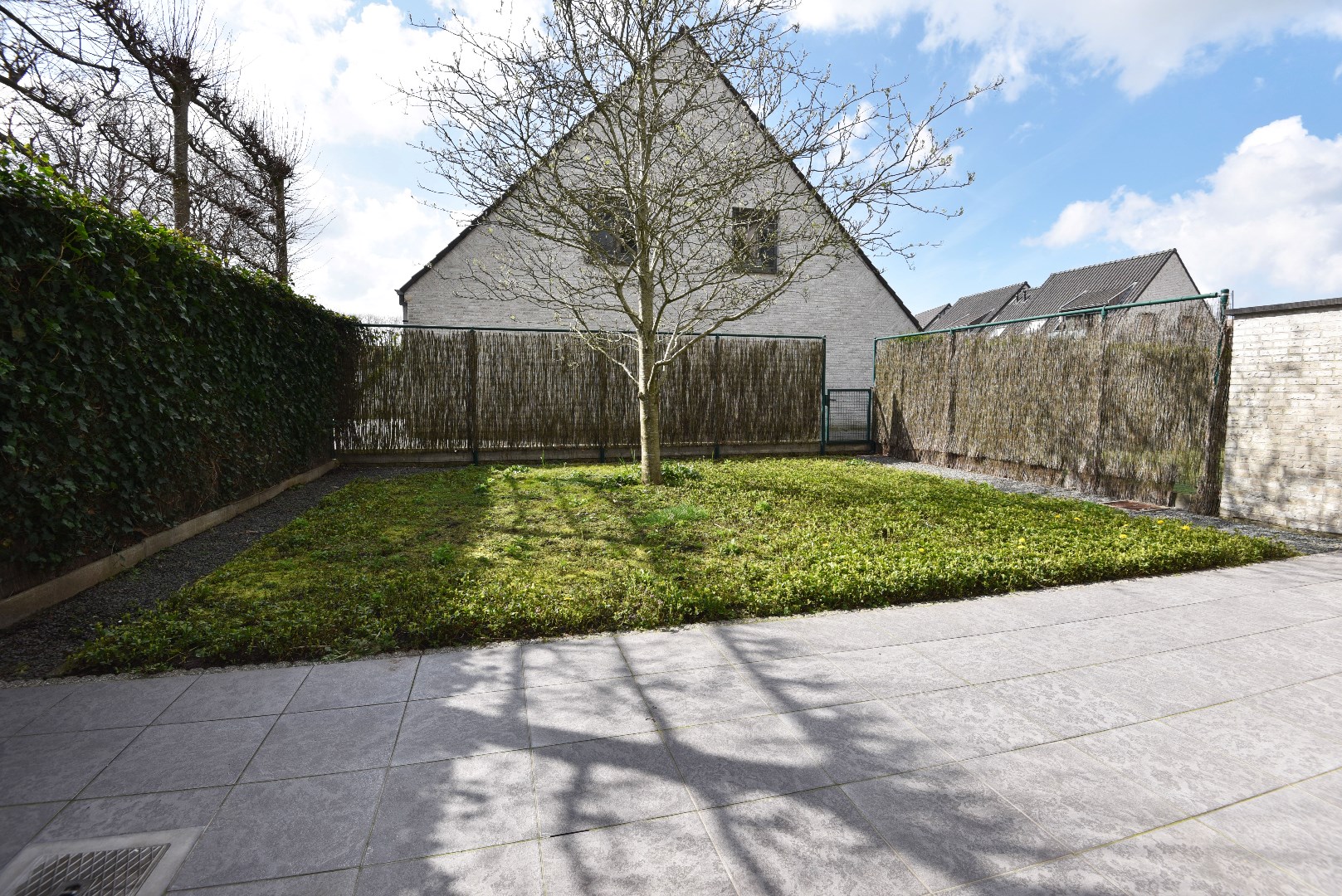 Gelijkvloers appartement met tuin en garage te Kaprijke 