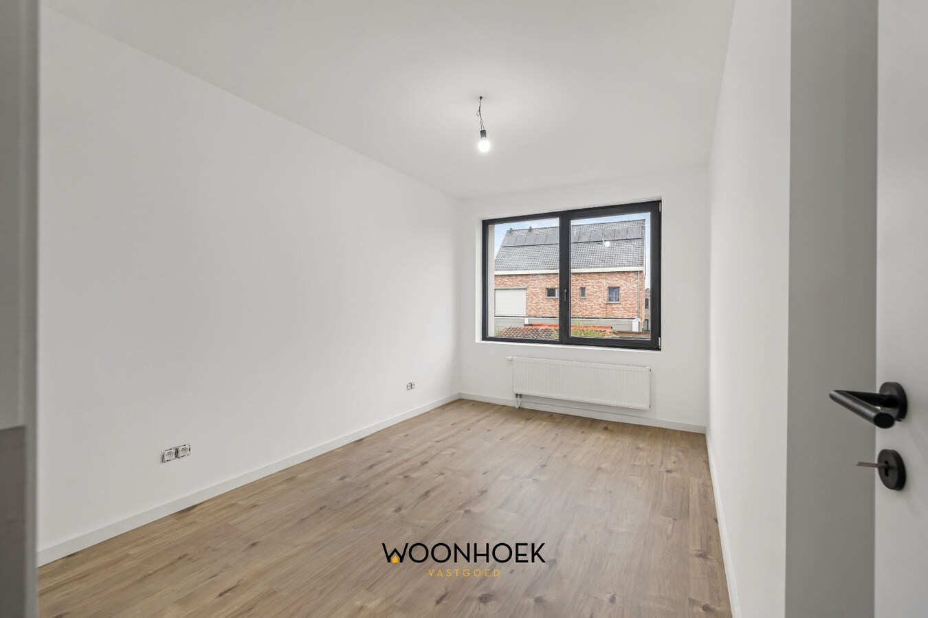 Gerenoveerde, 6-slpk woning, zonnige tuin en 2 bdkms te Sint-Niklaas! 