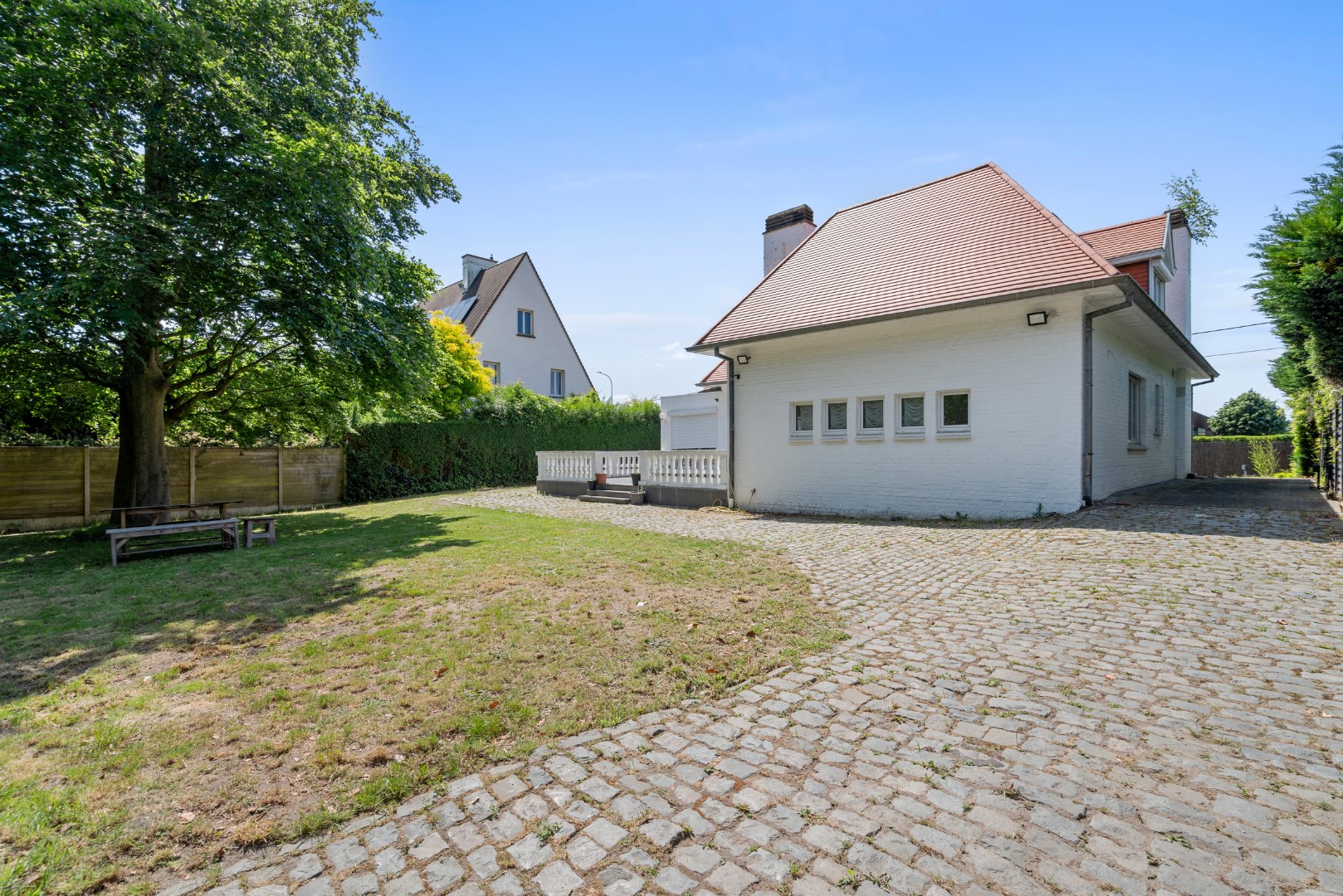 Stijlvolle villa met 5 slaapkamers op mooi perceel van 1325m² 