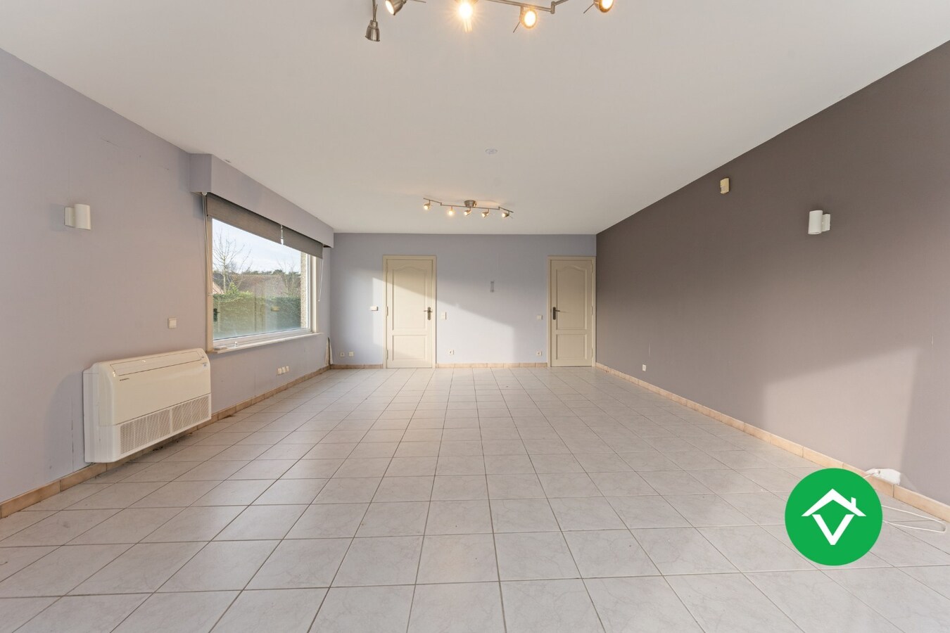 Bedrijfsgebouw met woonst te Ichtegem 