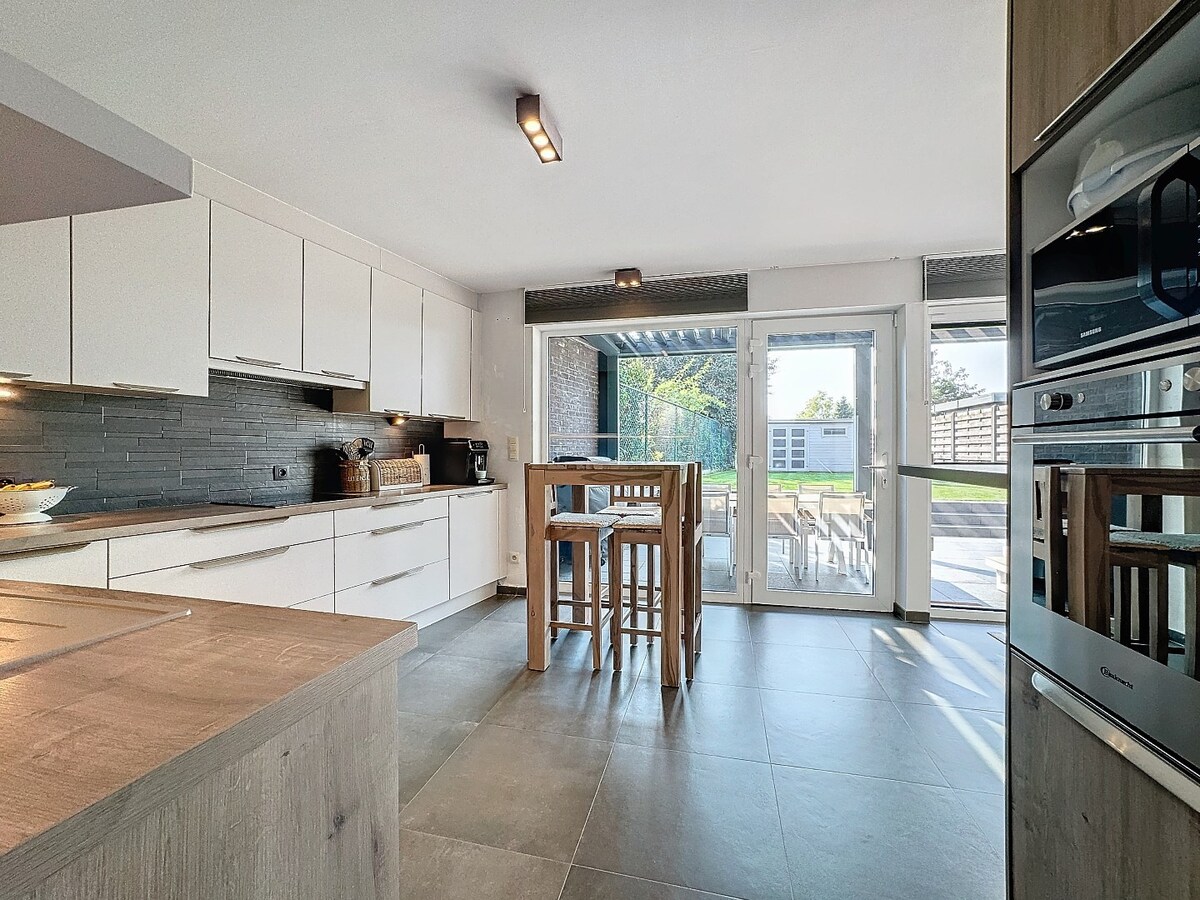 Op en top afgewerkte, energiezuinige gezinswoning (2013) te Velzeke 