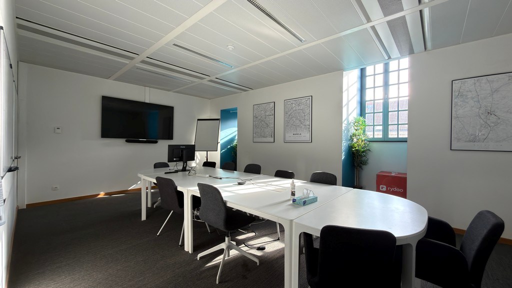 Gerenoveerde kantoren in geklasseerde herenwoning te huur aan station van Mechelen