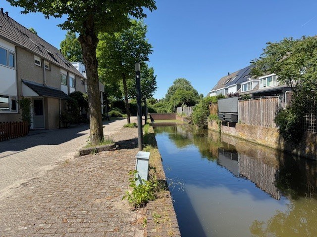 Royale hoek-eengezinswoning met 155 m² wooncomfort en 5 kamers, riante tuin en dakterras. 