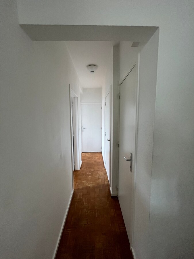 Ruim, lichtrijk appartement met garage én berging (kelder). 