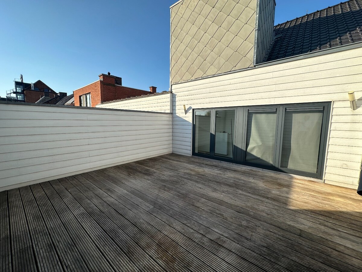 Rustig gelegen, ruim duplex-appartement op een boogscheut van het station. 