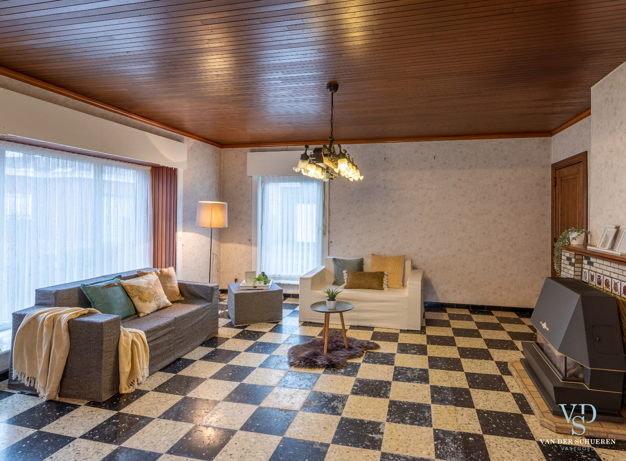 Degelijke, op te frissen Half Open Bebouwing. 