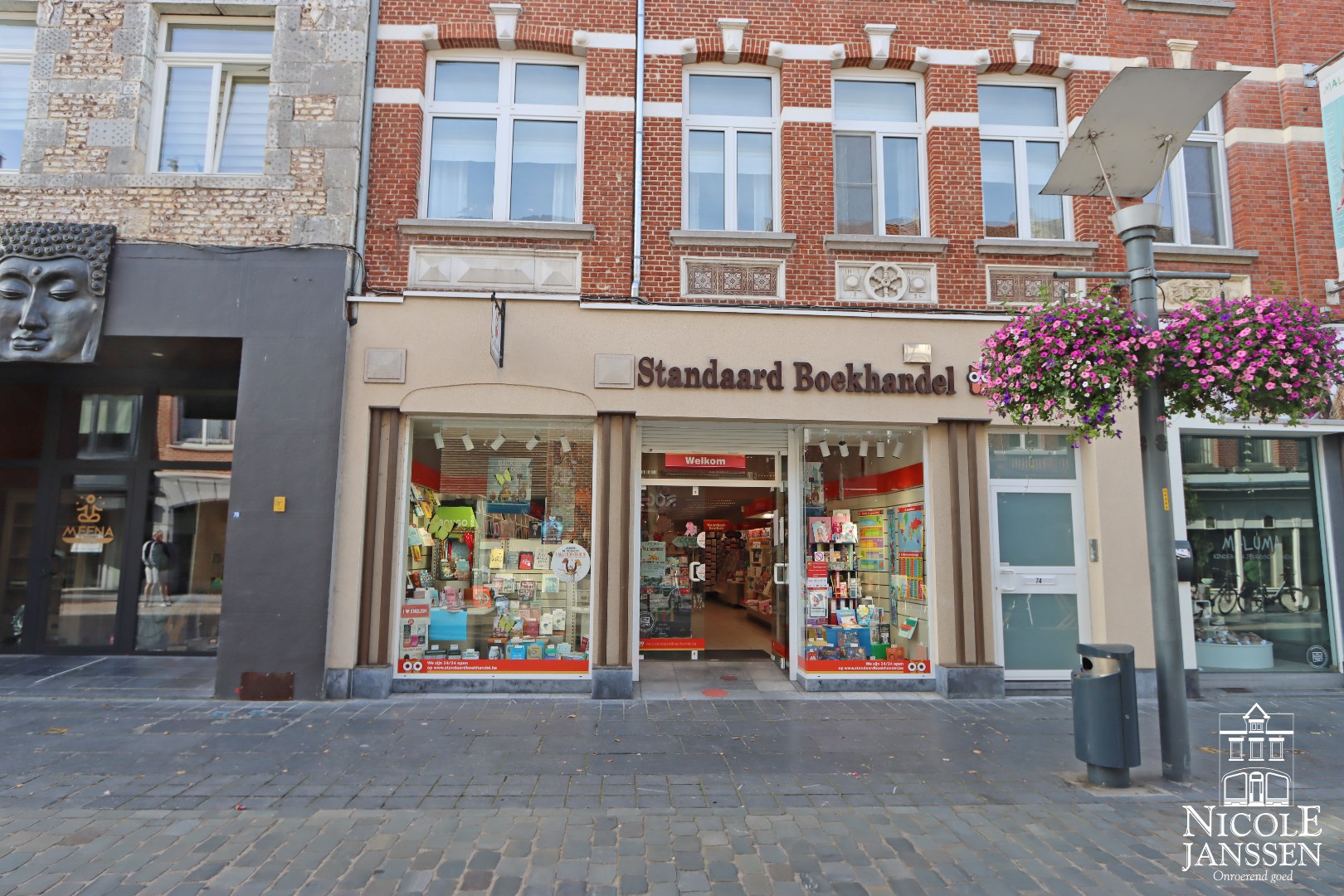 Mooi verzorgde en instapklare gelijkvloerse handelsruimte in centrum Maaseik 