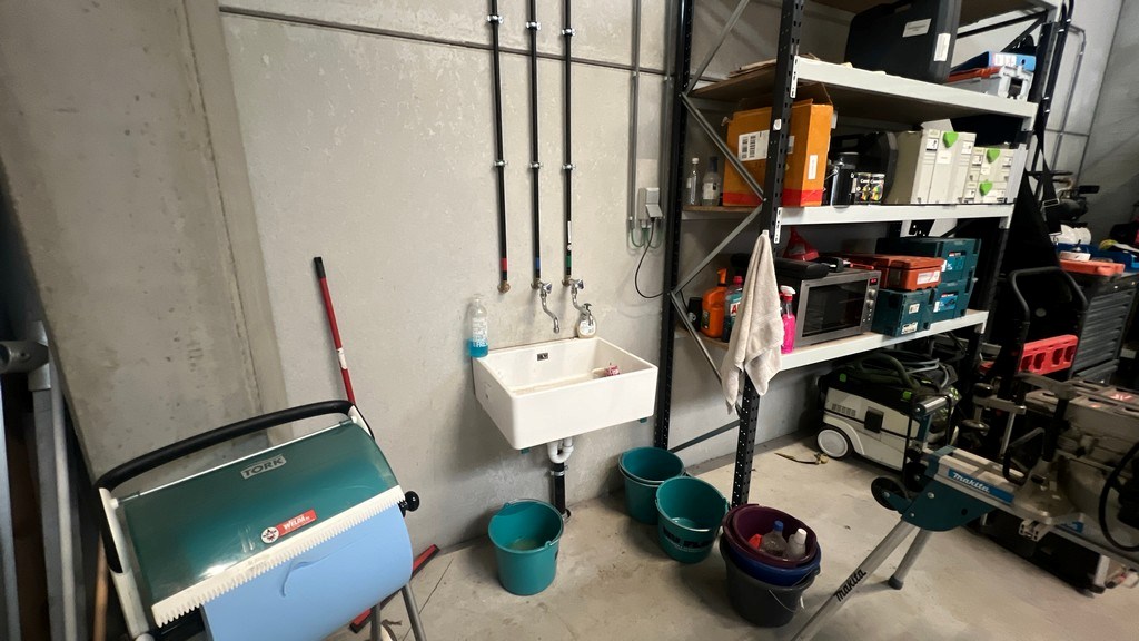 Recent magazijn te huur in Evergem