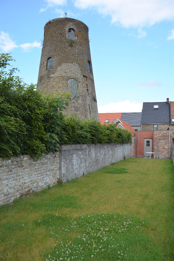 Instapklare woning met zonnige tuin in het centrum van Eernegem 