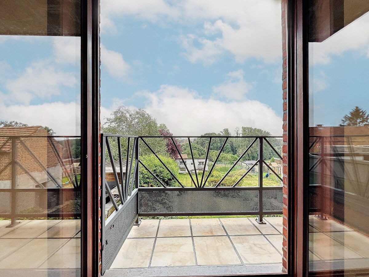 Instapklaar tweekamerappartement met terras, berging en parking 