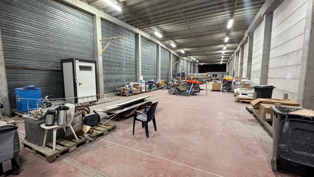 Loods met kantoor te huur nabij A12 in Wilrijk