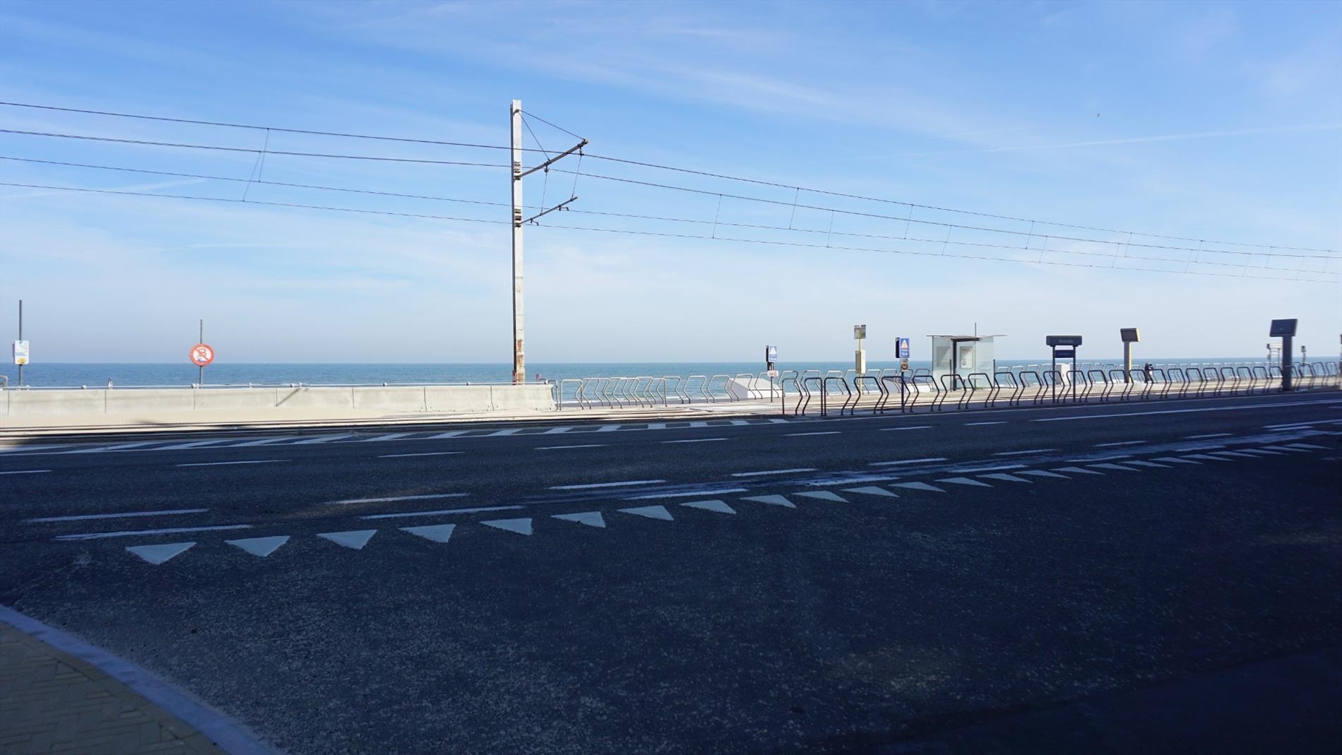 APP. AU REZ-DE-CHAUSSEE AVEC TERRASSES A 50 METRES DE LA DIGUE 