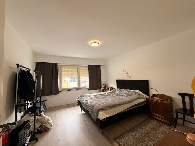 Instapklare gezinswoning met 3 slaapkamers en 2 parkeerplaatsen. 