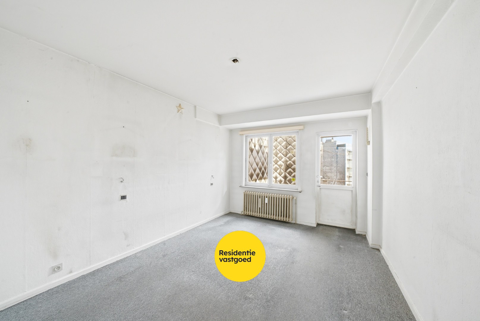 Op te frissen 2-slaapkamerappartement met open zicht te Oostende 