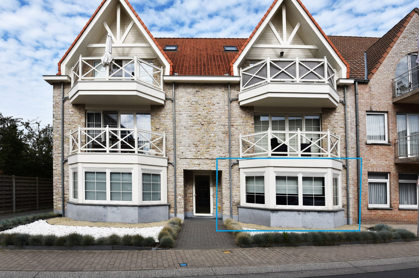 Gelijkvloers appartement met 2 slpks, terras, tuin en garage te Maldegem 