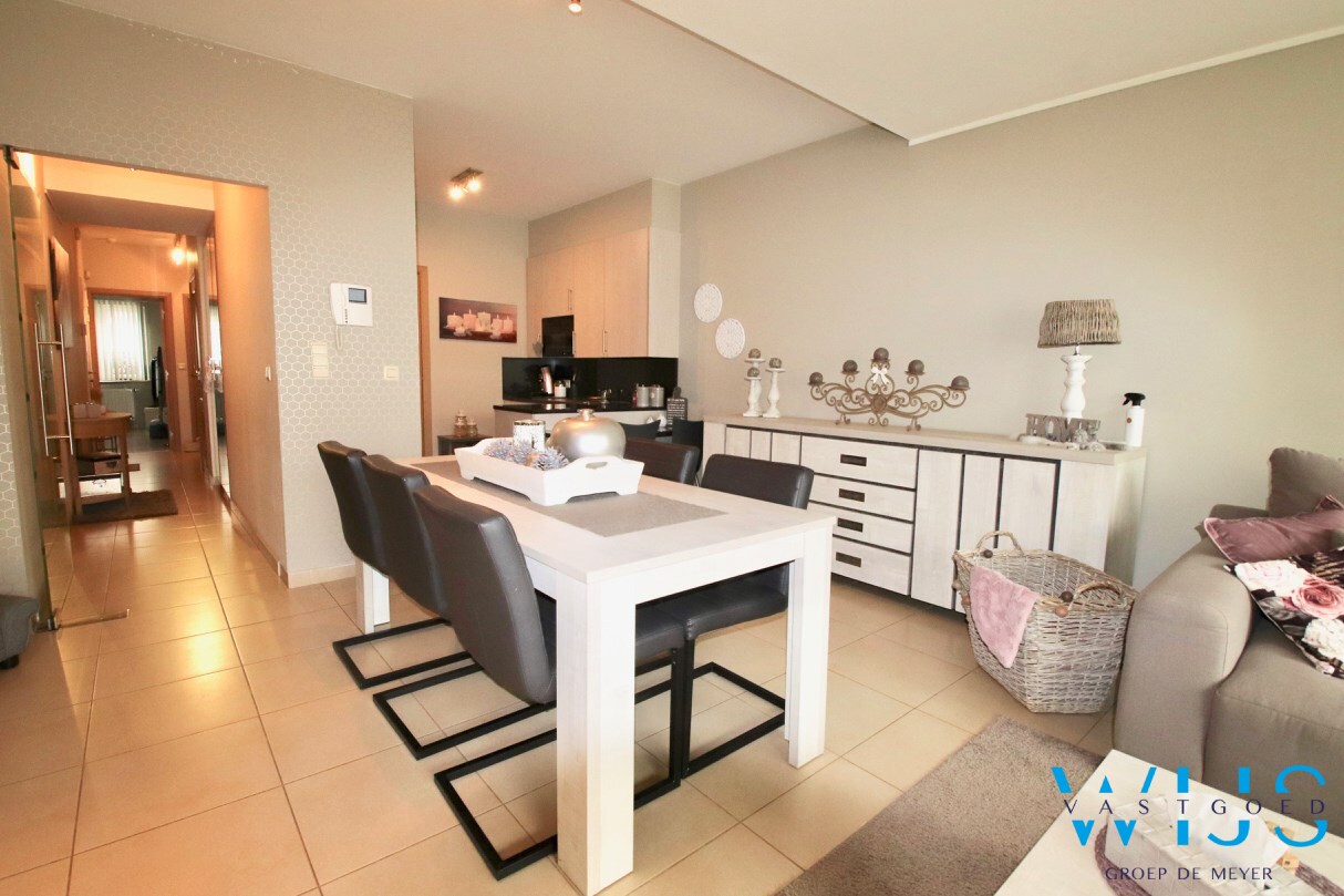 GELIJKVLOERS appartement met 2 slaapkamers &amp; garage te Ertvelde! 