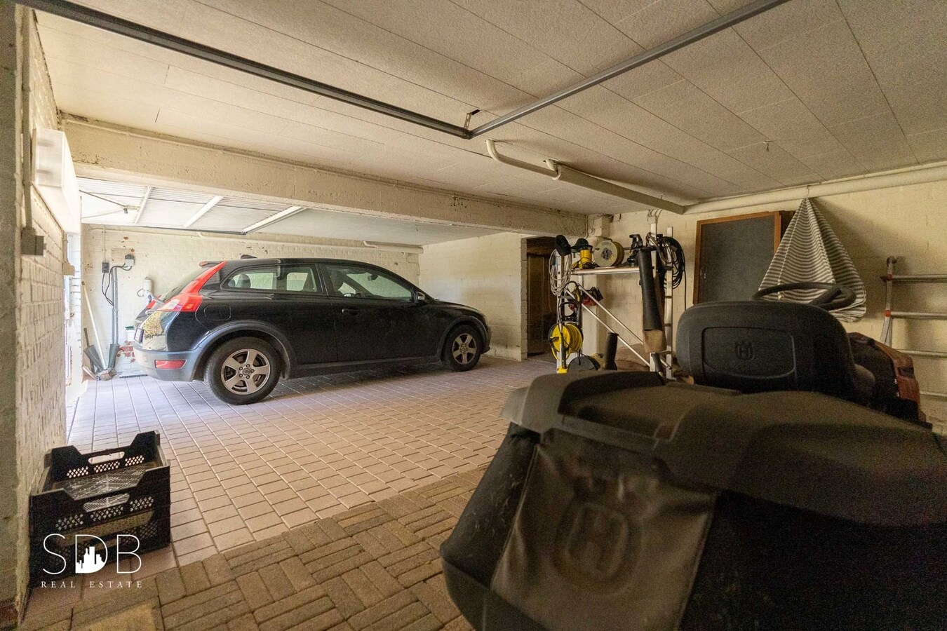 Vrijstaande gezinswoning in bungalowstijl met grasland op circa 1ha. 