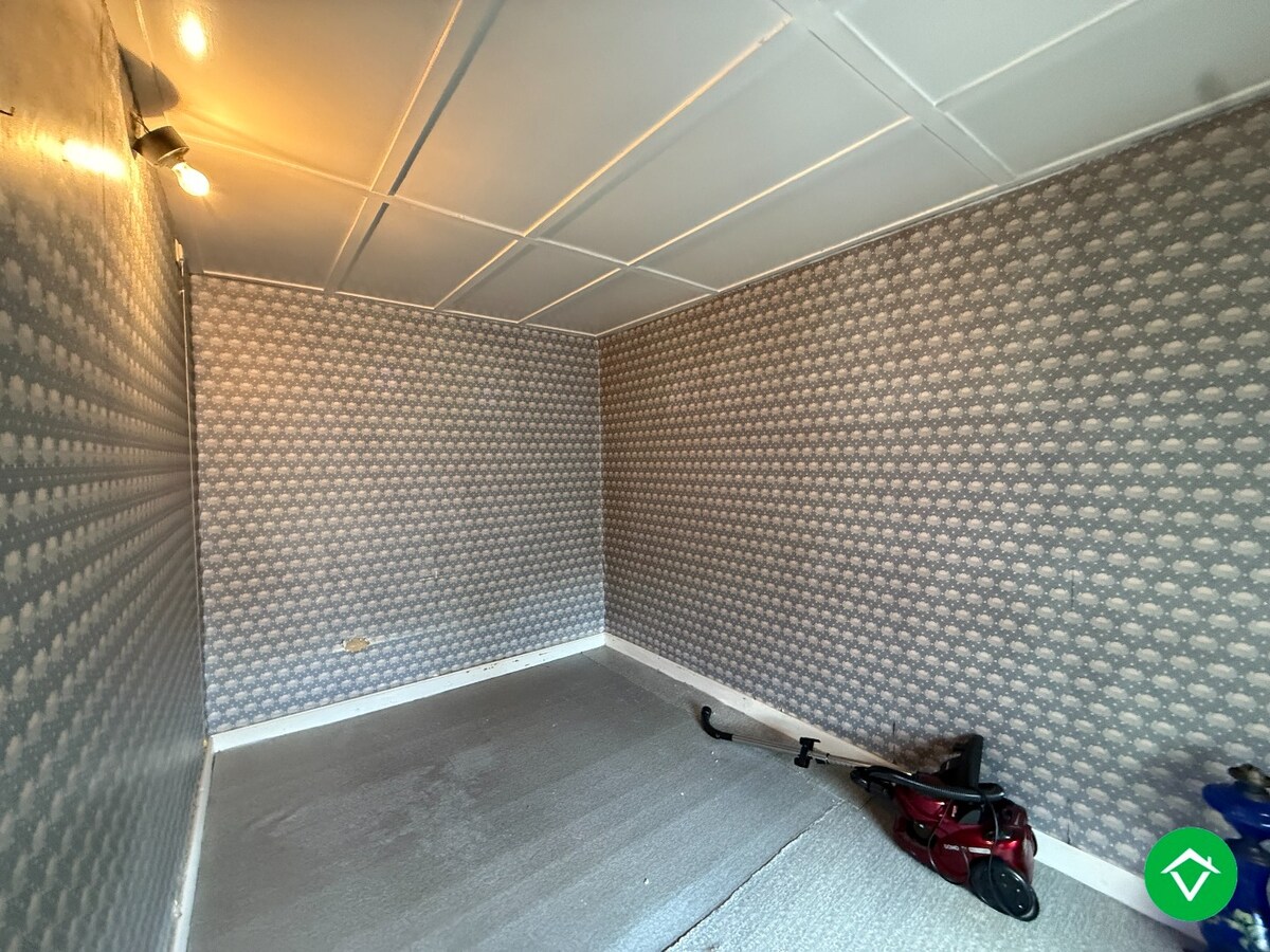 Ruime woning met 5 slaapkamers, garage en diepe tuin te Houthulst 