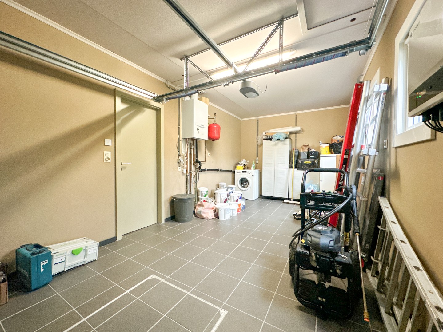 Toffe instapklare woning, 3 slpk, garage, tuin, gunstige gelegen in Gistel 