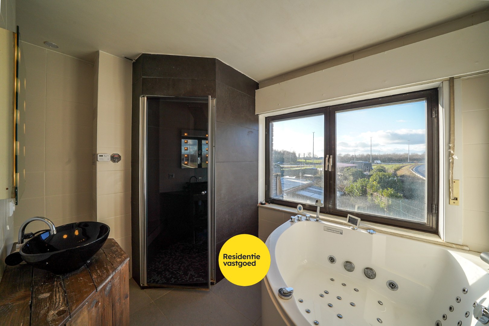 Instapklare ruime hoekwoning te Zandvoorde 