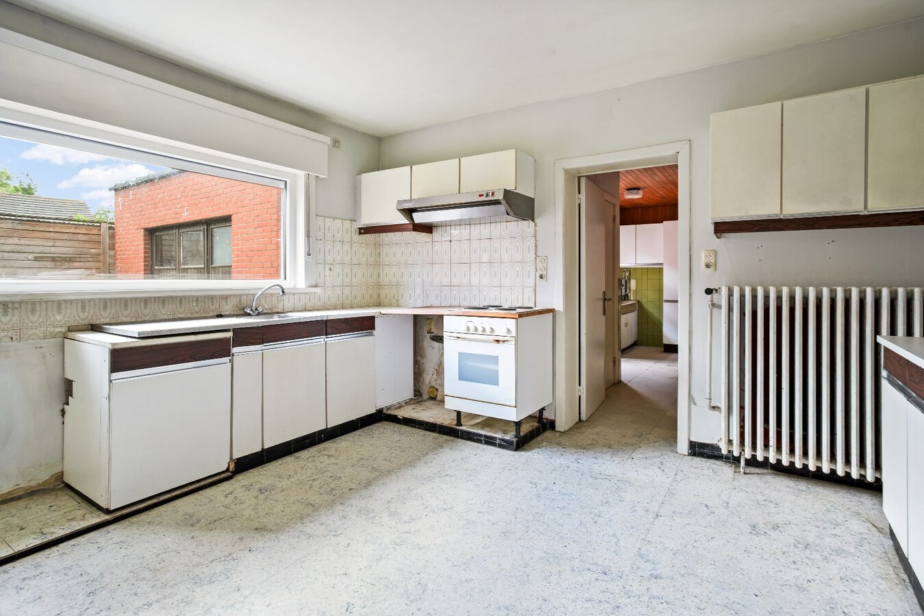 Ruime handelspand met woonst op commerciële ligging 