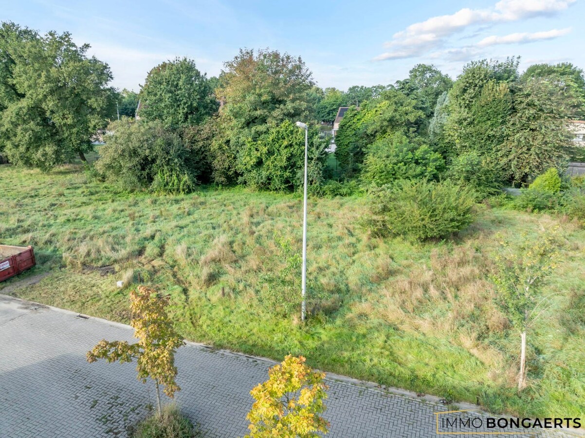 Halfopen bouwgrond op een rustige locatie 