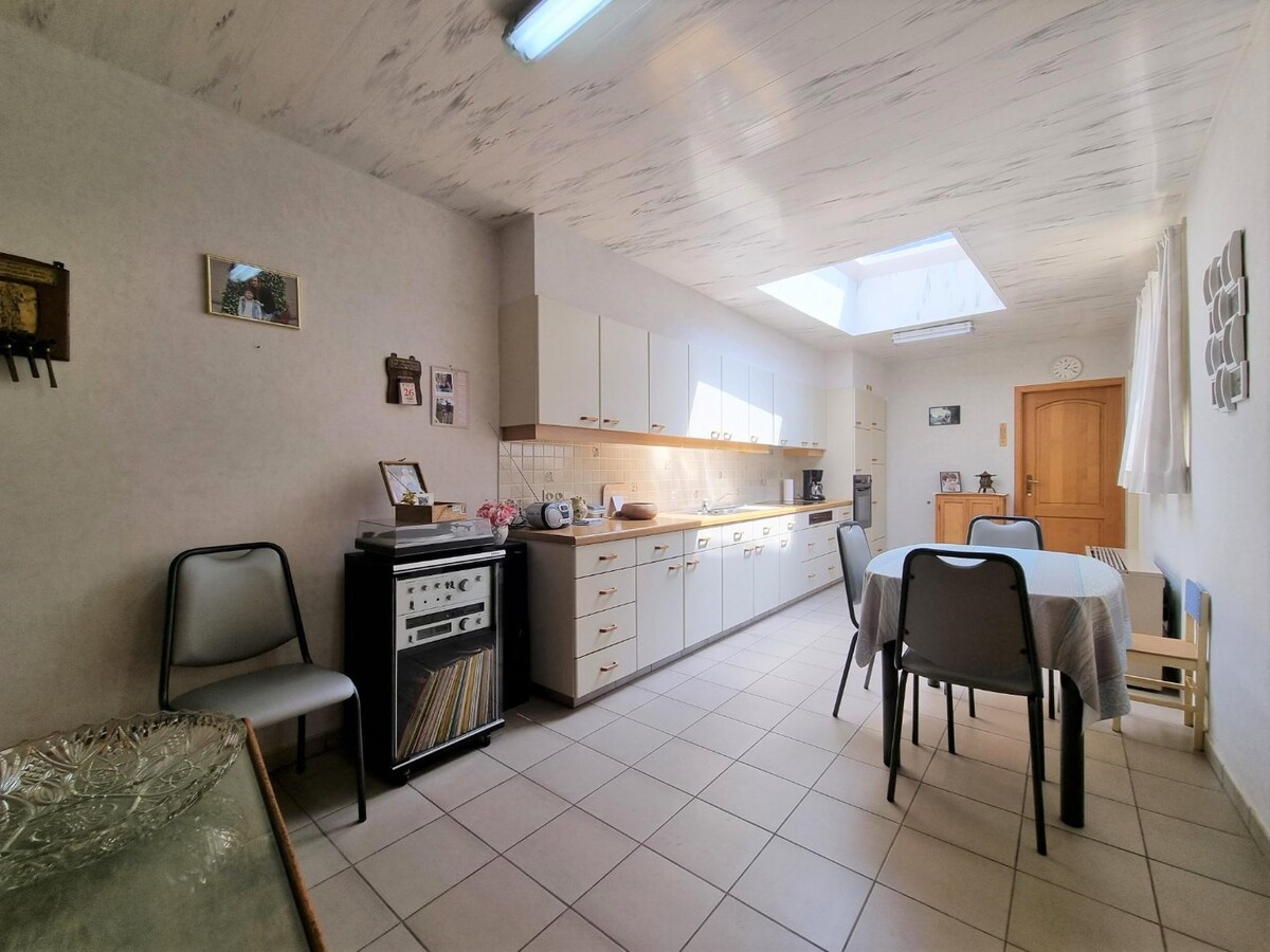 Betaalbare en instapklare woning zeer centraal gelegen te Heist 