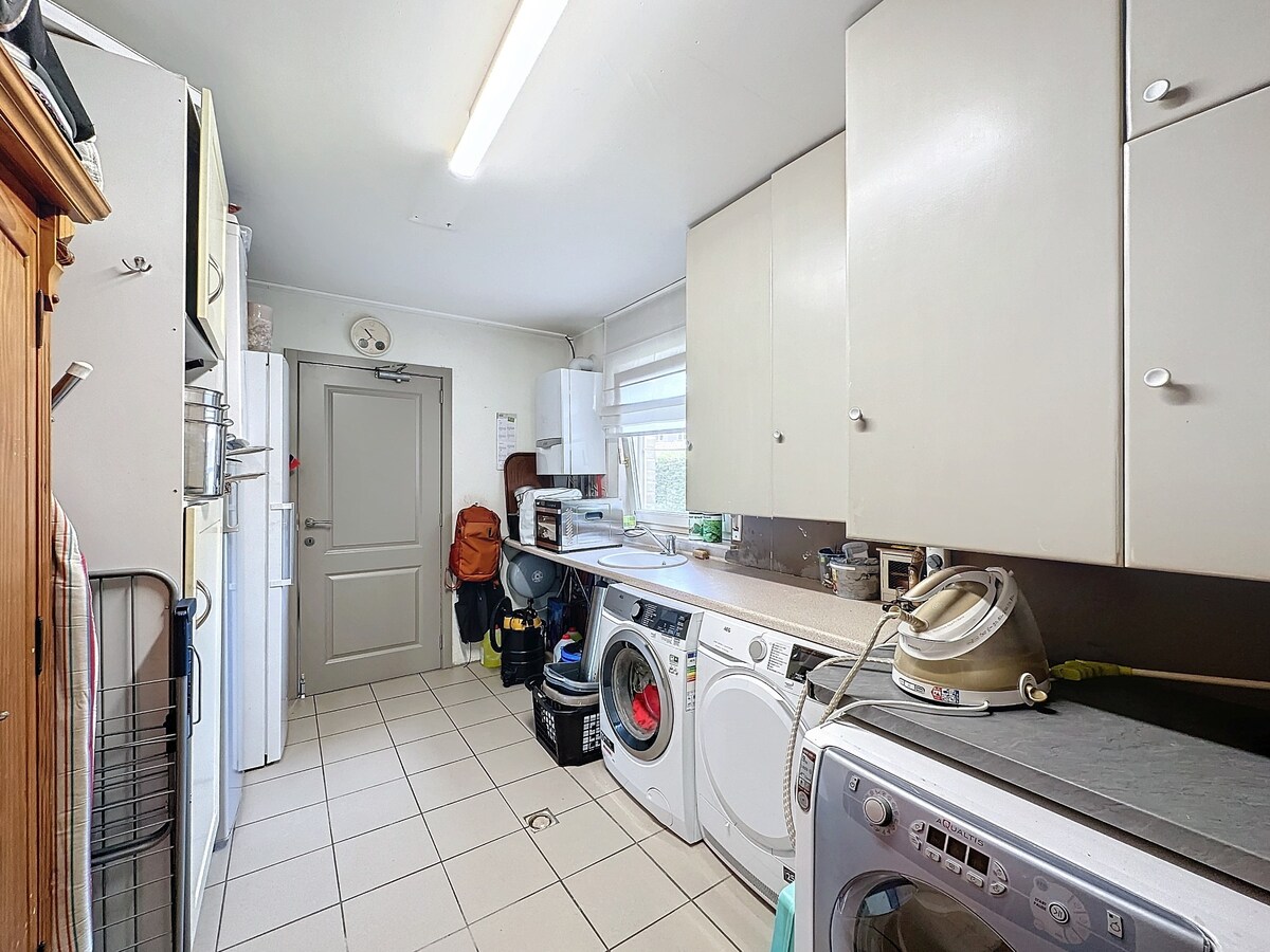 Deze woning is gelegen in Kaulille, een deelgemeente van Bocholt, in een doodlopende straat met een gezellig pleintje. 